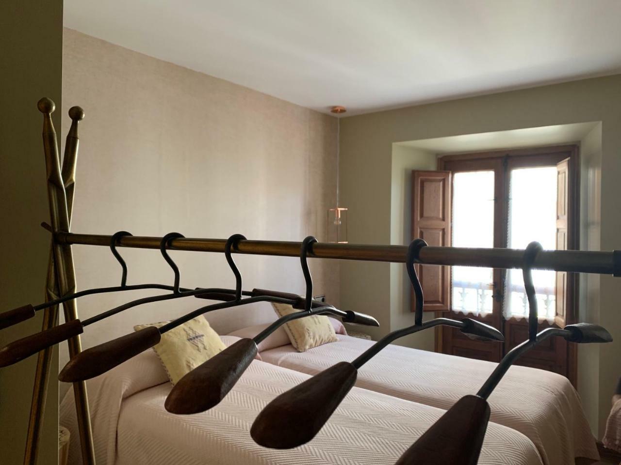 Hostal El Resbalon Cervera De Pisuerga Exteriör bild