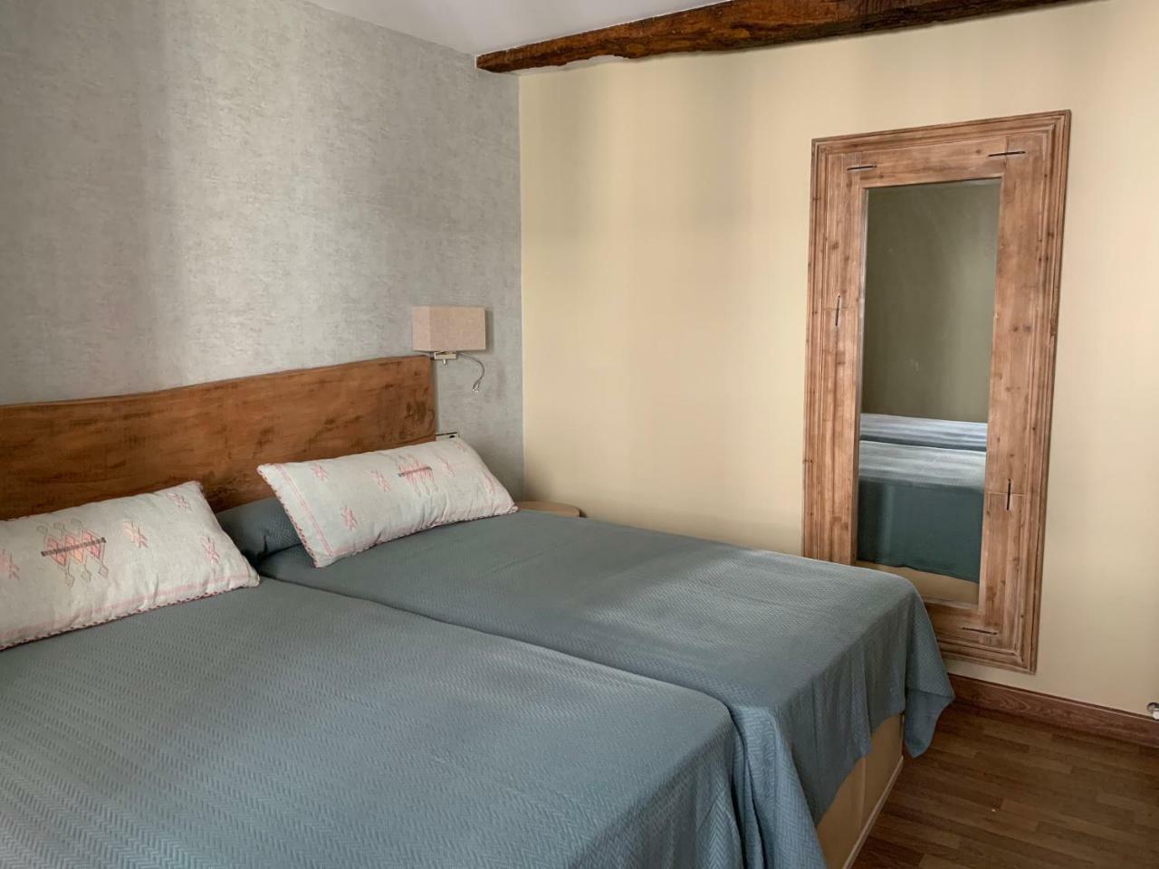 Hostal El Resbalon Cervera De Pisuerga Exteriör bild